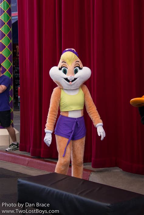 Bunny mascot representing Lola